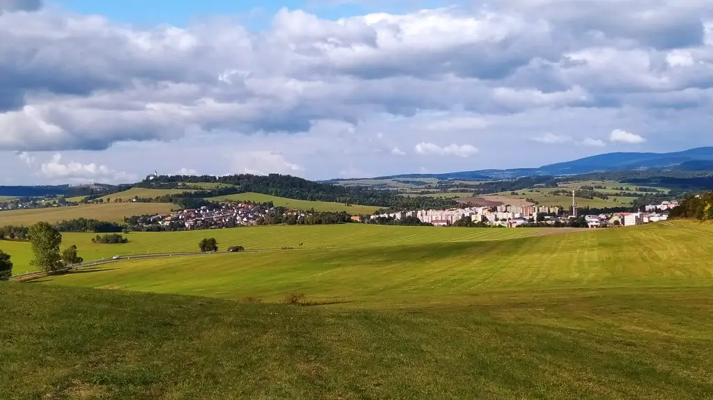 Blick auf das Bruntál-Tal und den Köhlerberg